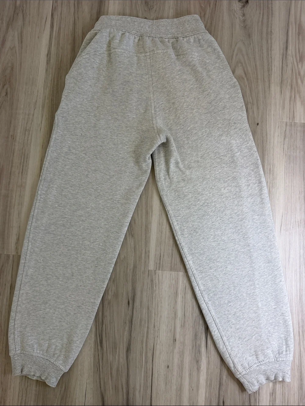 Lululemon Women’s Light Gray Joggers size 0  PERFECT CONDITION